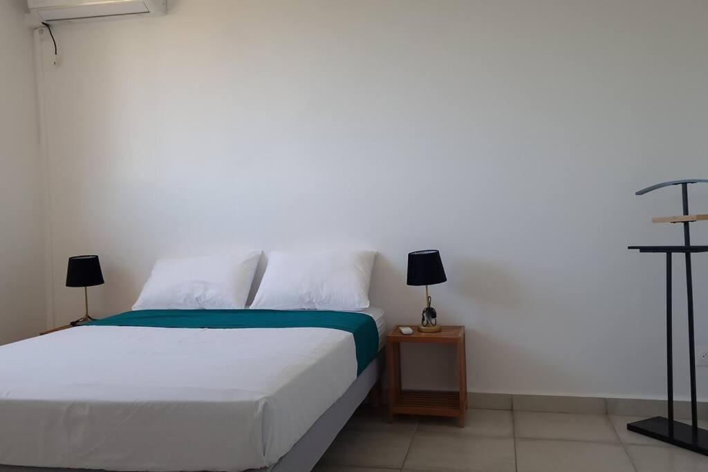 Joli T2 En Bas De Villa Vue Jardin Et Mer Vieux-Habitants Exterior foto